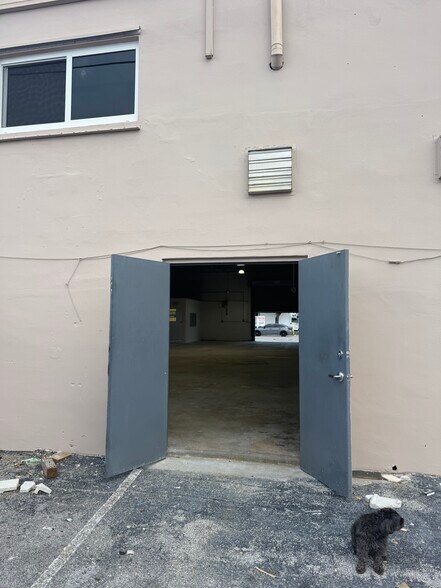 7784 W 2nd Ct, Hialeah, FL à louer - Photo de l’immeuble – Image 3 sur 12