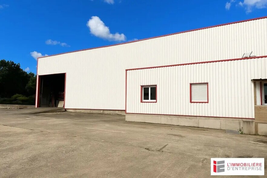 Local d'activités dans Vennes à vendre - Photo de l’immeuble – Image 3 sur 3
