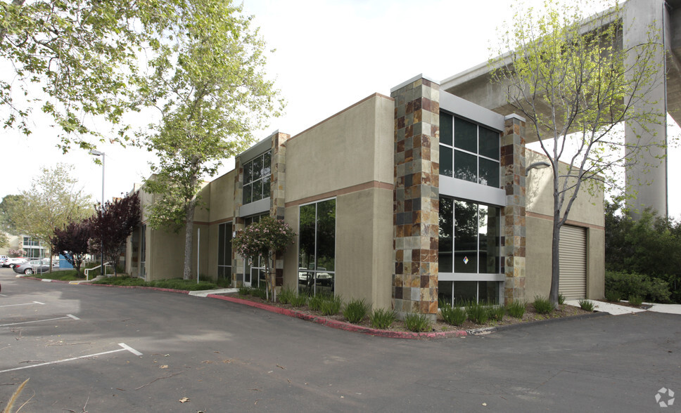 11189 Sorrento Valley Rd, San Diego, CA à louer - Photo de l’immeuble – Image 3 sur 4