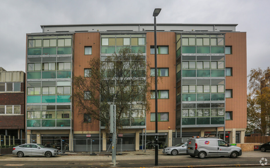 141-149 Staines Rd, Hounslow à vendre - Photo de l’immeuble – Image 1 sur 8