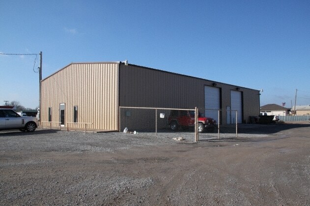 201 NE 4TH St, Lindsay, OK à louer - Photo principale – Image 1 sur 2