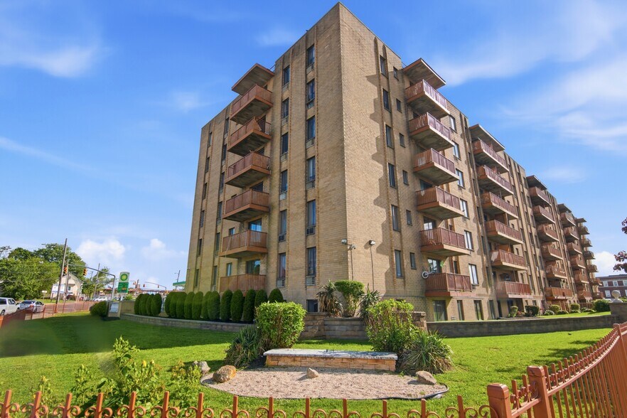 Hempstead Multifamily Portfolio portefeuille de 5 biens à vendre sur LoopNet.fr - Photo de l’immeuble – Image 3 sur 8