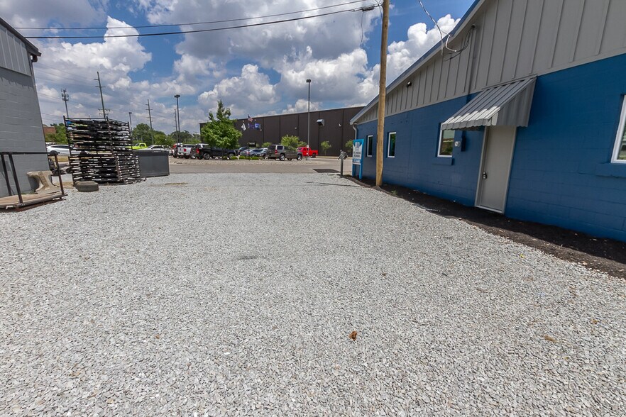 925 Virginia St, Shelbyville, IN à vendre - Photo de l’immeuble – Image 2 sur 54