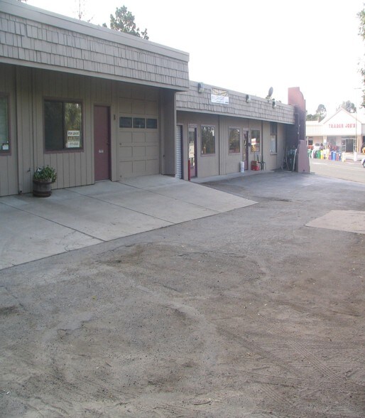 1157 Forest Ave, Pacific Grove, CA à vendre - Photo de l’immeuble – Image 3 sur 23