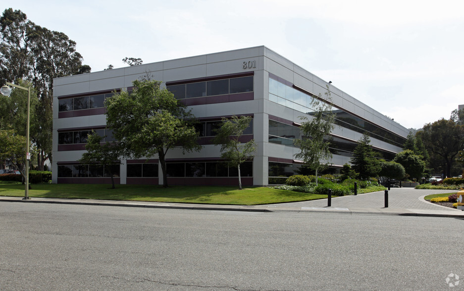 801 Traeger Ave, San Bruno, CA à louer - Photo de l’immeuble – Image 3 sur 6