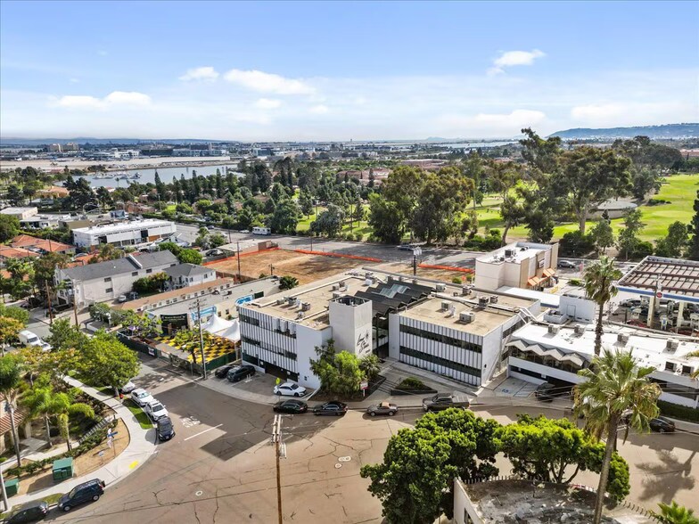 3065 Rosecrans Pl, San Diego, CA à vendre - Photo de l’immeuble – Image 3 sur 20