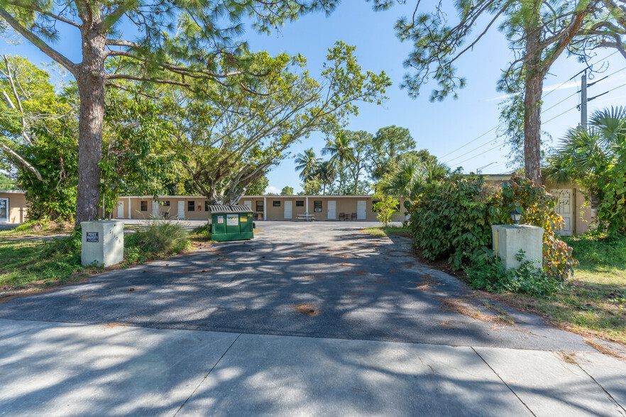 11103 Tamiami Trl E, Naples, FL à vendre - Photo principale – Image 1 sur 16