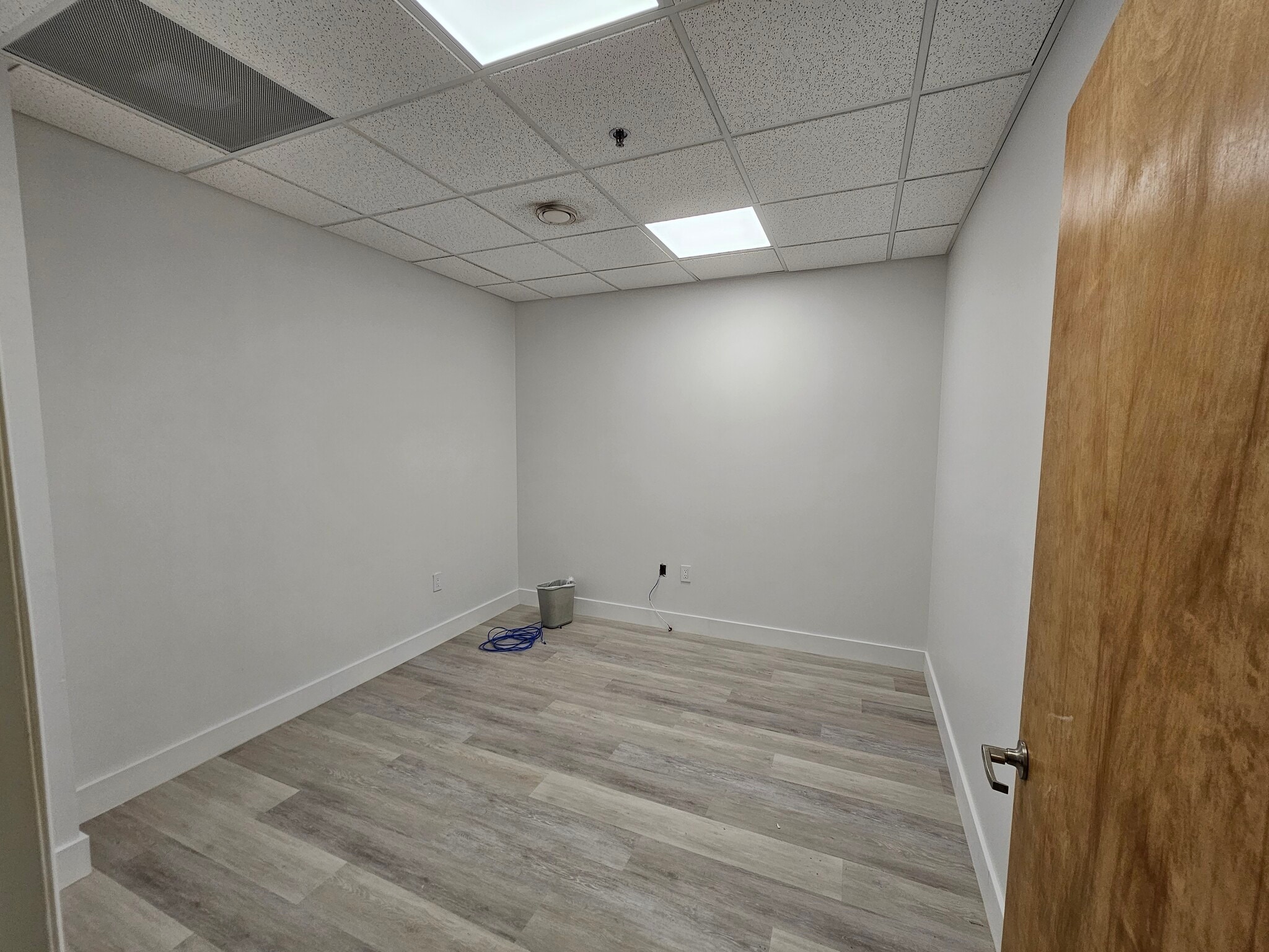 12550 Biscayne Blvd, North Miami, FL à louer Photo intérieure– Image 1 sur 3