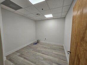 12550 Biscayne Blvd, North Miami, FL à louer Photo intérieure– Image 1 sur 3