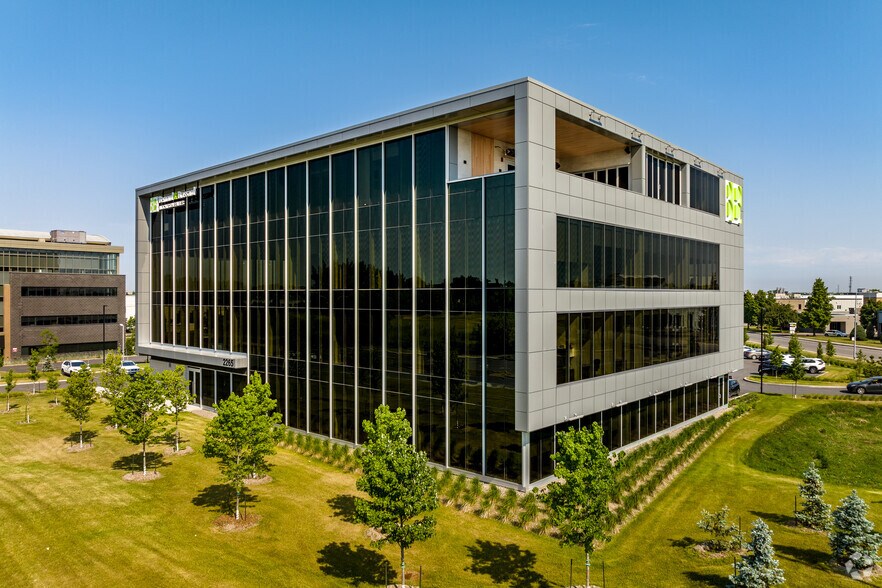 2265 Boul Fernand-Lafontaine, Longueuil, QC à louer - Photo de l’immeuble – Image 2 sur 9