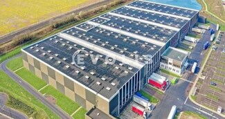 Plus de détails pour 5 Rue Du Noyer Aux Perdrix, SERVON - Industriel/Logistique à louer