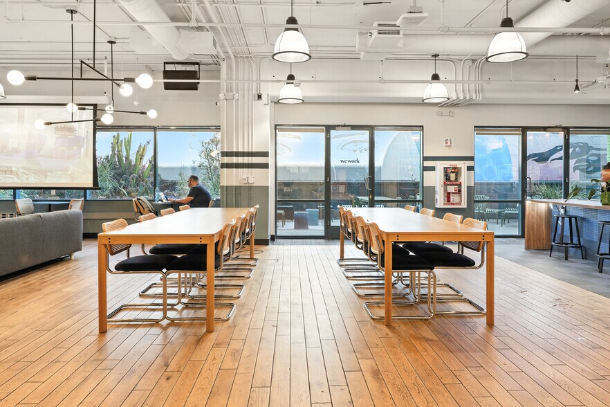100 W Broadway, Long Beach, CA à louer - Photo intérieure – Image 3 sur 23