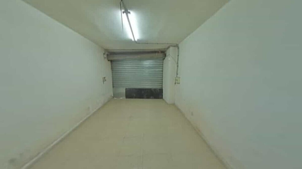 Local commercial dans Baza à vendre - Photo de l’immeuble – Image 2 sur 16