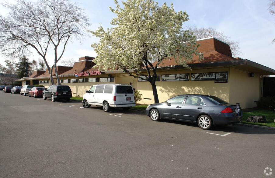 1355 Florin Rd, Sacramento, CA à louer - Photo de l’immeuble – Image 2 sur 21
