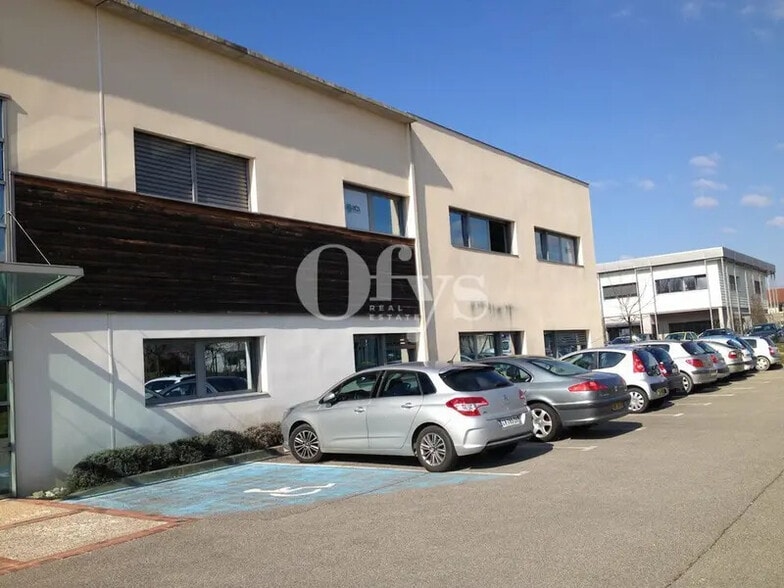 231 Avenue De Parme, Bourg-en-Bresse à louer - Photo de l’immeuble – Image 2 sur 10