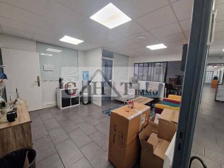 Bureau dans Lognes à vendre - Photo de l’immeuble – Image 2 sur 8