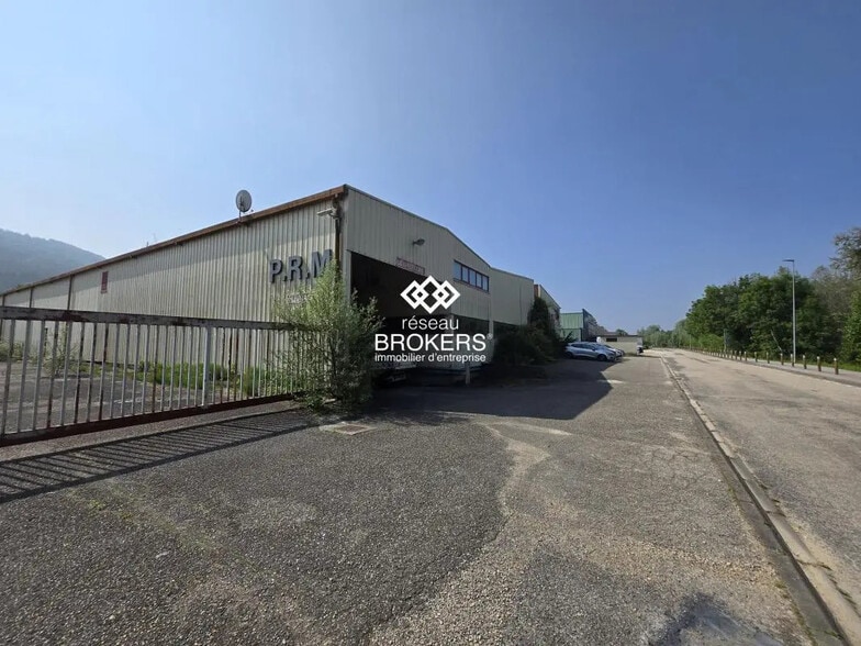 Local d'activités dans Groissiat à vendre - Photo de l’immeuble – Image 3 sur 21