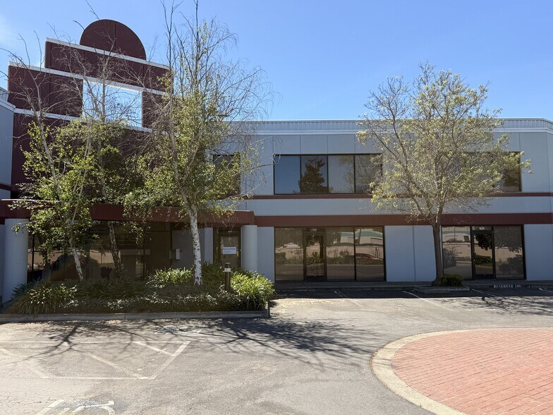 1735 Enterprise Dr, Fairfield, CA à vendre - Photo de l’immeuble – Image 2 sur 26