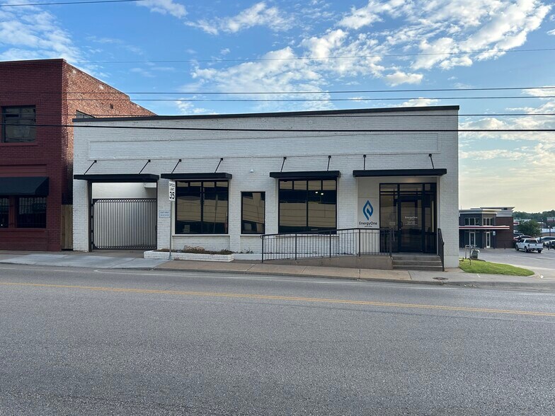1635 E 11th St, Tulsa, OK à vendre - Photo de l’immeuble – Image 1 sur 14