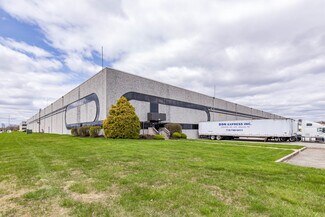 Plus de détails pour 36 Saw Mill Pond Rd, Edison, NJ - Industriel/Logistique à louer