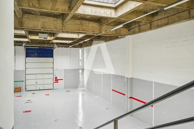 Plus de détails pour Local d'activités à louer