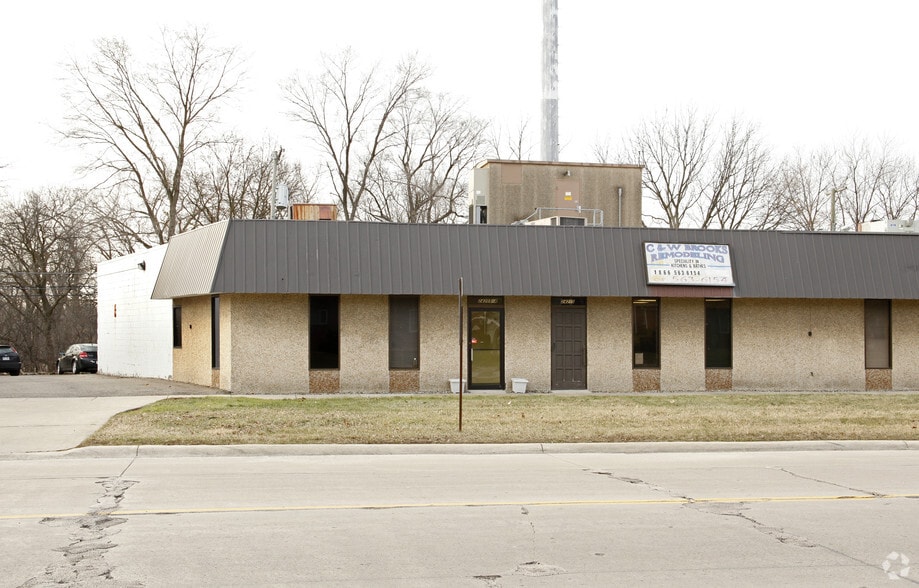 24205-24215 Ann Arbor Trl, Dearborn Heights, MI à louer - Photo principale – Image 1 sur 2