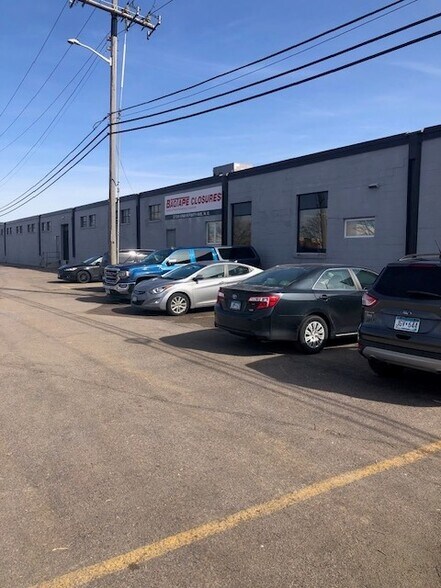 2705 University Ave NE, Saint Anthony, MN à vendre - Photo de l’immeuble – Image 2 sur 8