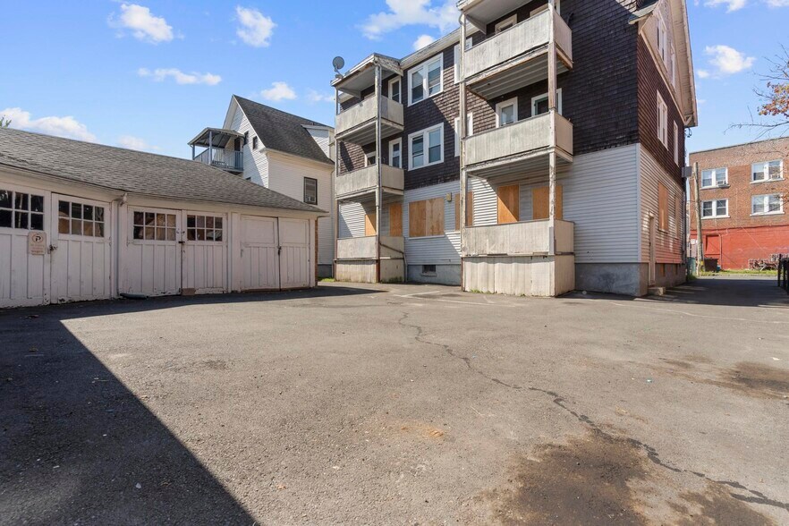 102 Rowe Ave, Hartford, CT à vendre - Photo de l’immeuble – Image 3 sur 38