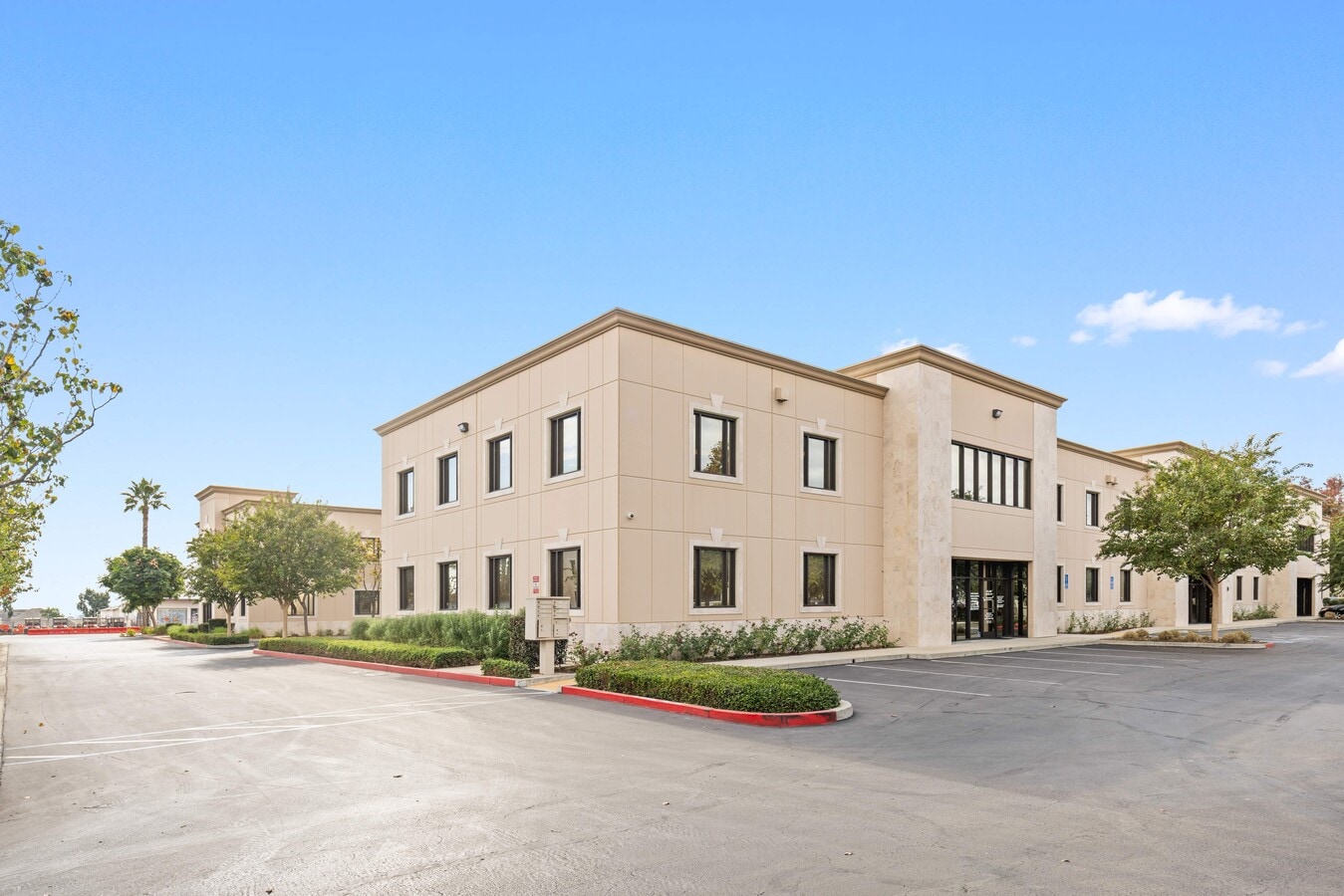 1795 E Holt Blvd, Ontario, CA 91761 - Lot 105 - - Photo intérieure - Image 2 of 34