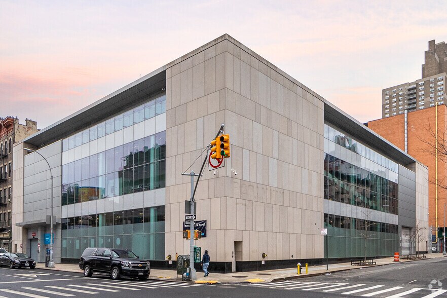 706 11th Ave, New York, NY à louer - Photo principale – Image 1 sur 8