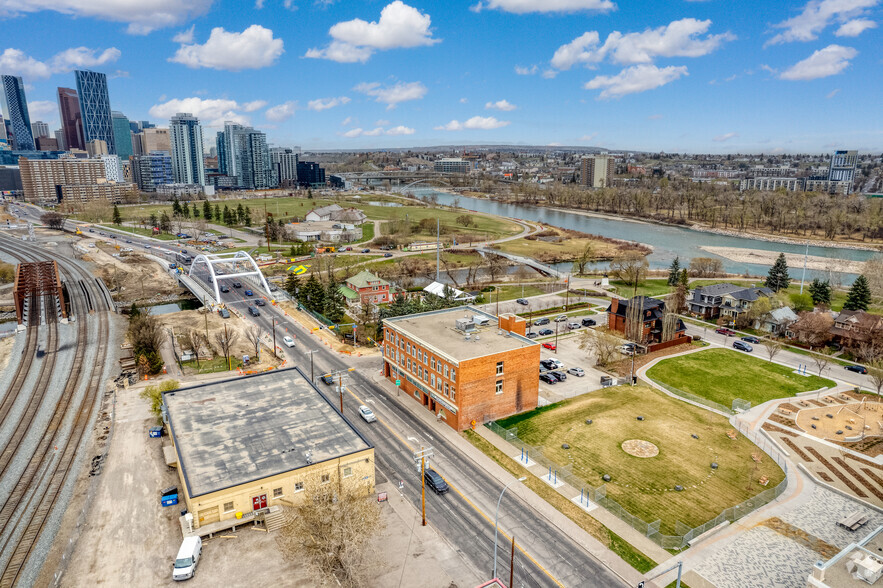 902 9 Ave SE, Calgary, AB à louer - Aérien – Image 3 sur 15