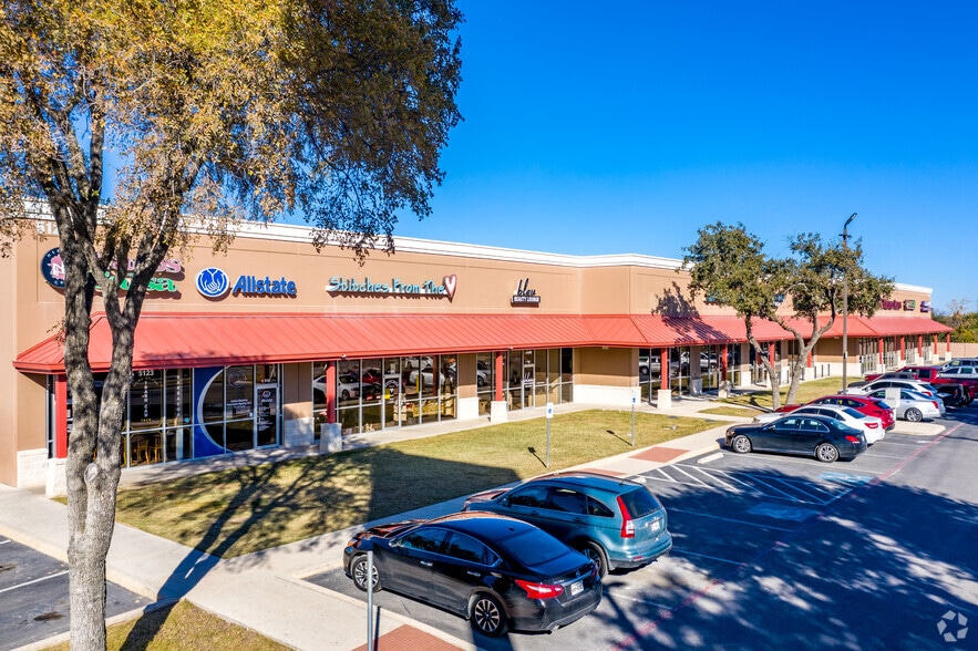5123 N Loop 1604, San Antonio, TX à louer - Photo de l’immeuble – Image 2 sur 4