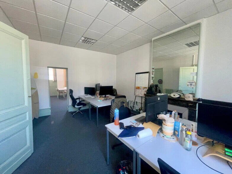 15 Rue Lafaurie De Monbadon, Bordeaux à louer - Photo de l’immeuble – Image 3 sur 8