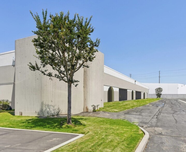 14747 Artesia Blvd, La Mirada, CA à louer - Photo de l’immeuble – Image 3 sur 6