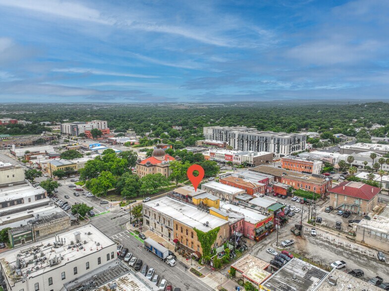 139 E Hopkins St, San Marcos, TX à vendre - Photo de l’immeuble – Image 2 sur 84