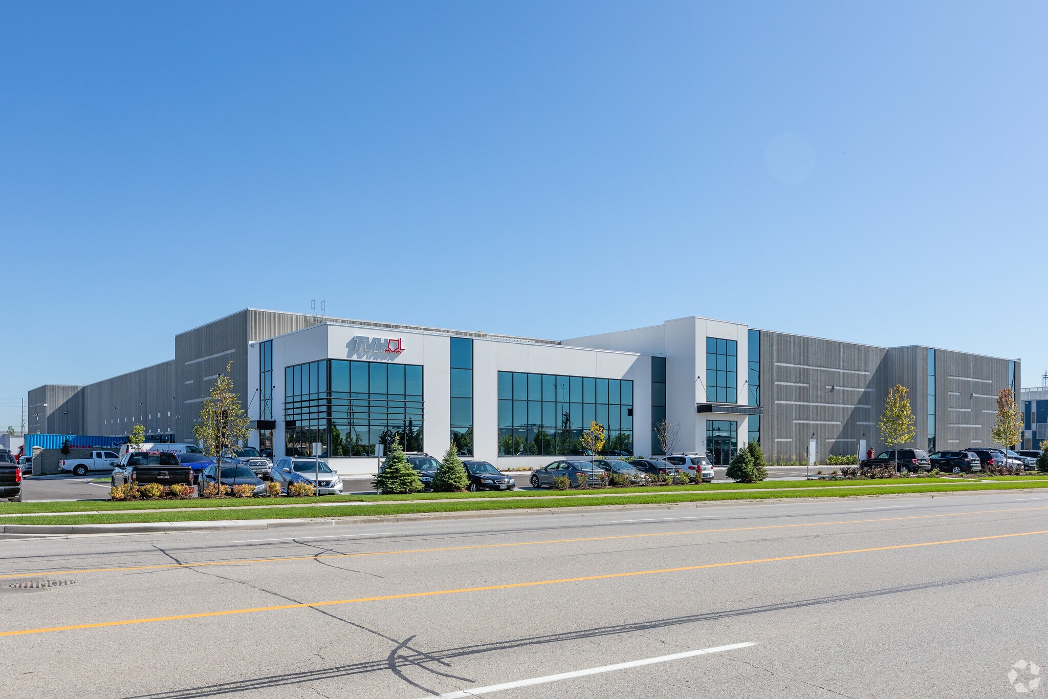 75 Skyway Dr, Mississauga, ON à louer Photo principale– Image 1 sur 3