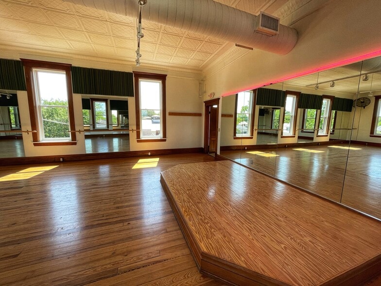 19 E Waterloo St, Canal Winchester, OH à louer - Photo intérieure – Image 3 sur 11