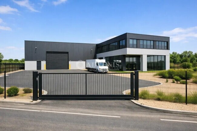 Plus de détails pour Local d'activités à louer