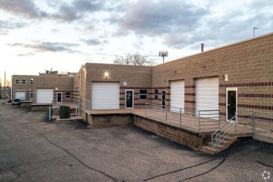 7887 Fuller Rd, Eden Prairie, MN à louer - Photo de l’immeuble – Image 3 sur 4