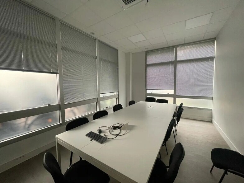 Bureau dans Saint-Ouen-sur-Seine à louer - Photo intérieure – Image 2 sur 12