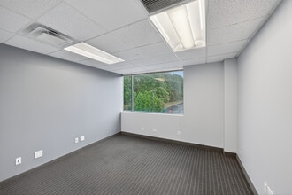 6 Technology Dr, Setauket, NY à louer Photo intérieure– Image 2 sur 10