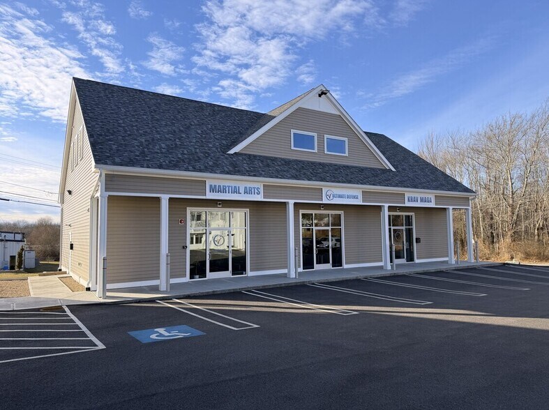 2 Peter Rd, Bristol, RI à louer - Photo de l’immeuble – Image 1 sur 9