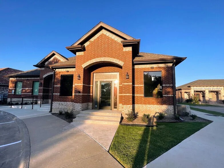 1511 W McDermott Dr, Allen, TX 75013 - Lot 210 -  - Photo intérieure - Image 1 of 17