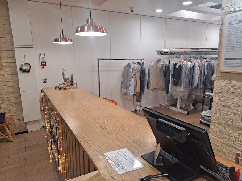 Local commercial dans Paris à louer - Photo de l’immeuble – Image 2 sur 5