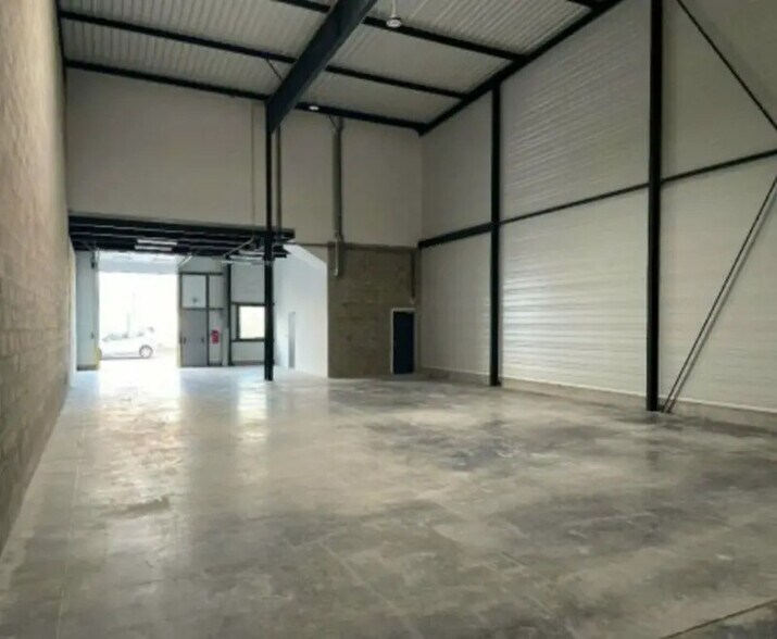 Industriel/Logistique dans Aubergenville à louer - Photo intérieure – Image 2 sur 4