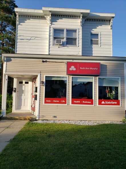 917 E Main St, Stoughton, WI à louer - Photo de l’immeuble – Image 2 sur 2