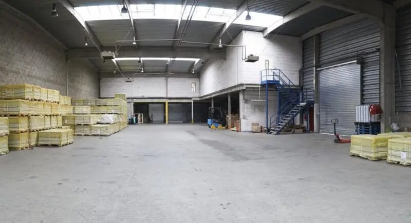 Local d’activités dans Chassieu à louer - Photo intérieure – Image 1 sur 4