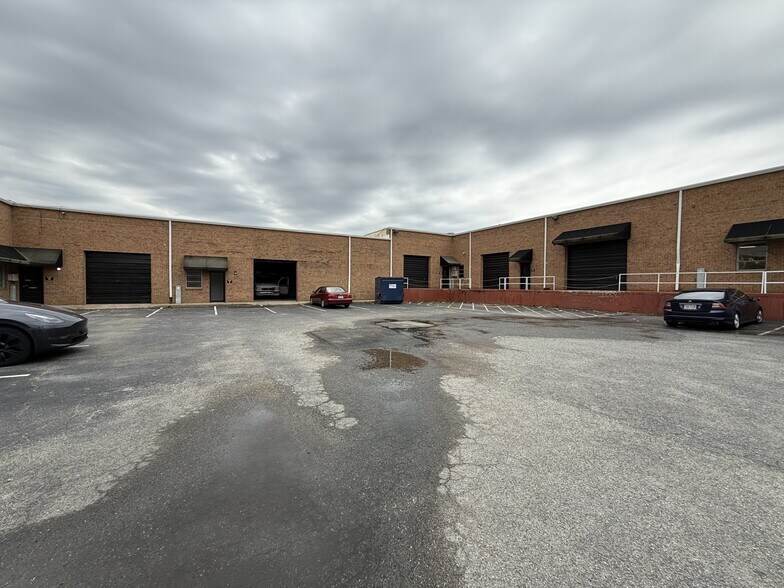 6829 Atmore Dr, Richmond, VA à louer - Photo de l’immeuble – Image 2 sur 2
