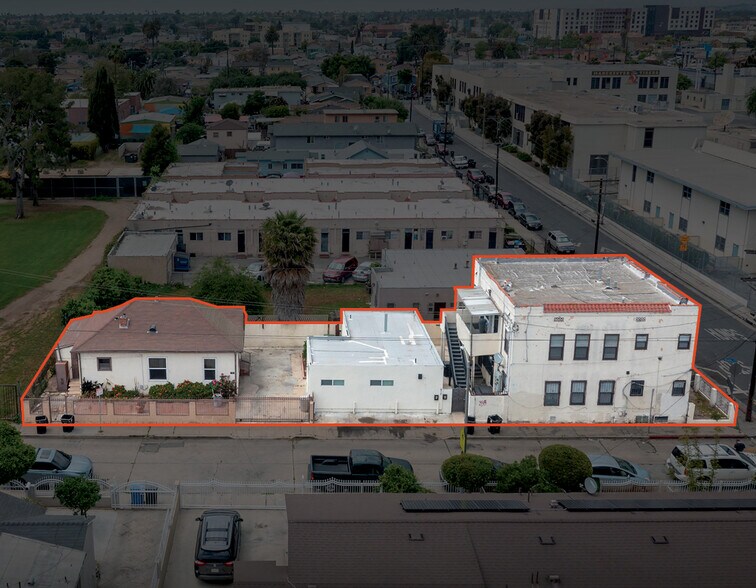 8715 Regina Ct, Los Angeles, CA à vendre - Photo de l’immeuble – Image 1 sur 11