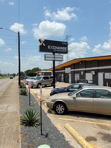 11450 Bissonnet St, Houston, TX à louer - Photo de l’immeuble – Image 2 sur 19